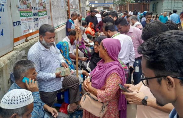 ব্যাংকে টাকা ঘাটতি