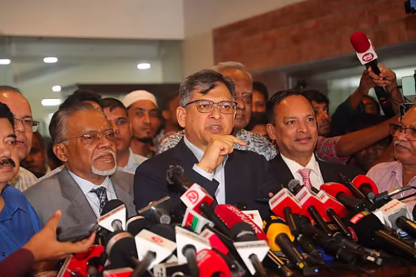 ডিসেম্বরের পর নির্বাচন পেছানো অনুচিত: সালাহউদ্দিন আহমেদের মন্তব্য সময়মতো নির্বাচন